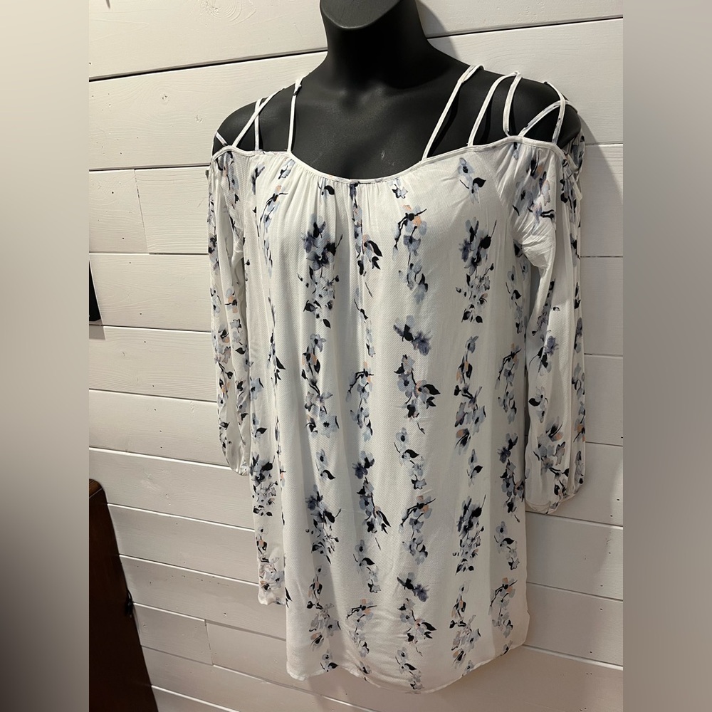 Off-Shoulder Floral Blouse – Gentle Fawn – Size M - Picture 8 of 8